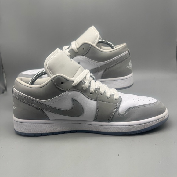 Nike Air Jordan 1 Low Wolf Grey Aluminum Women's Size 11.5 Shoes DC0774-105 - Picture 2 of 8
